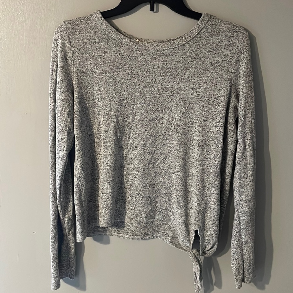 Gray long sleeve shirt